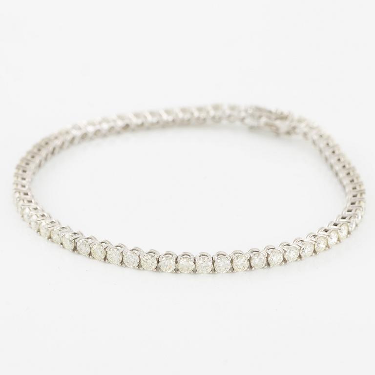 Tennis bracelet 18K white gold with brilliant-cut diamonds.