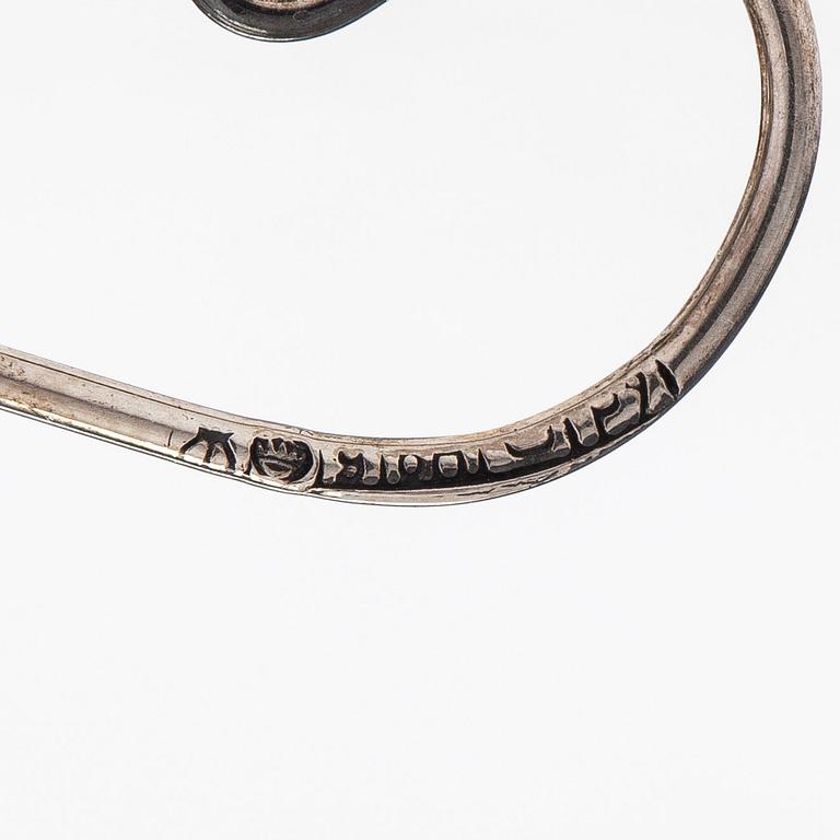 Kalevala Koru, korvakorut, hopeaa.