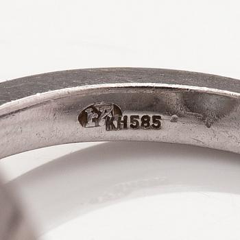 A 14K white gold ring with a topaz and diamonds ca. 0.12 ct in total. Faber art, Helsinki.