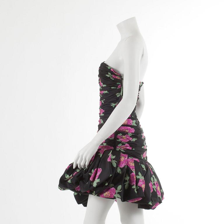 UNGARO, a black floralprinted silk coctaildress, 1988.