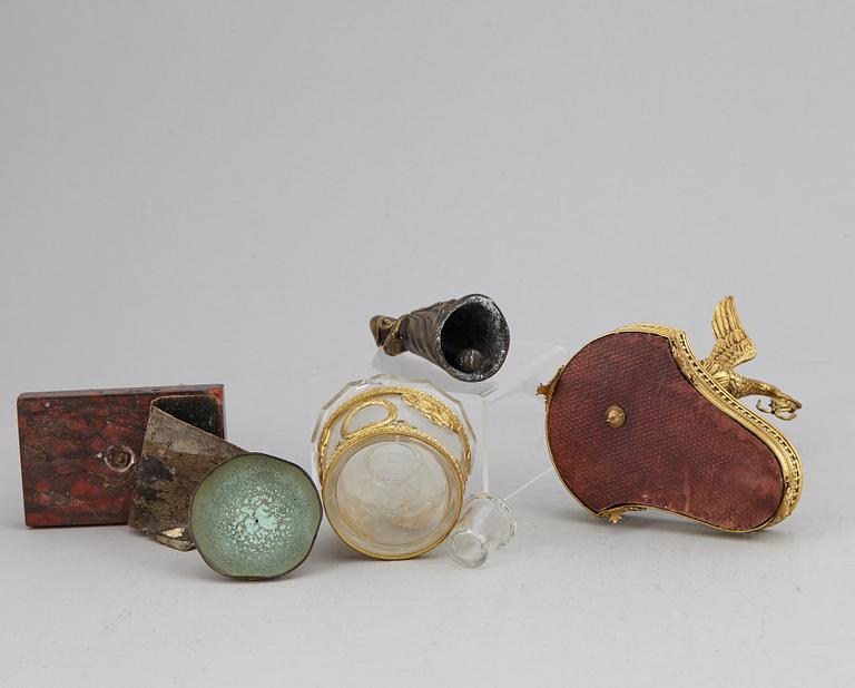 PRYDNADSFÖREMÅL, 4 st, 1800/1900-tal.