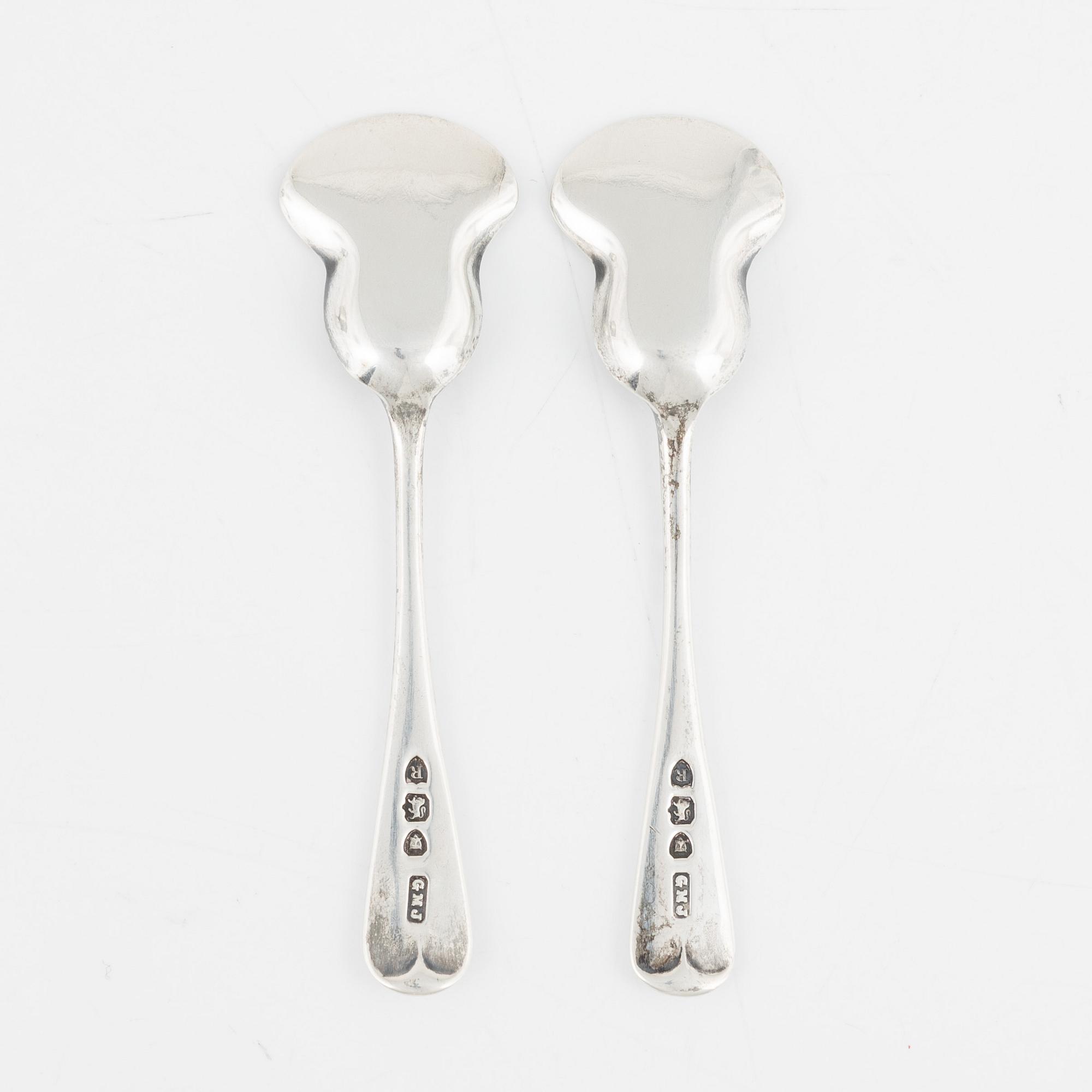 Henry Chawner, saltkar, ett par, silver, London 1790. Två skedar medföljer, George Maudsley Jackson, London 1892.