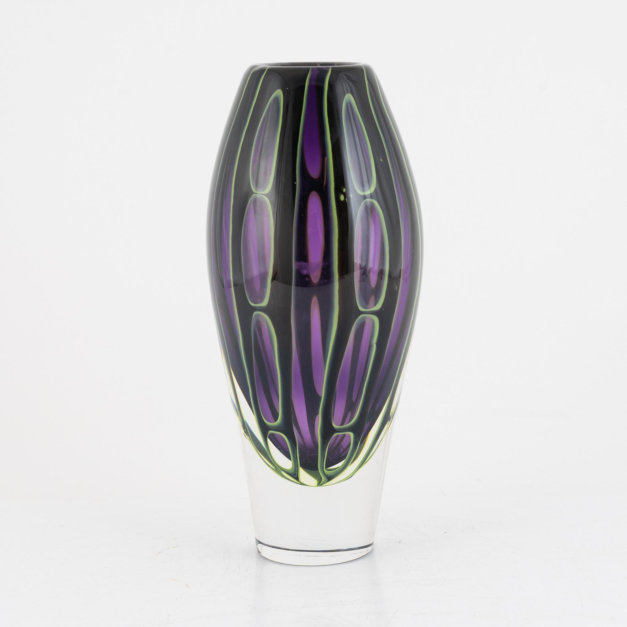 Martti Rytkönen, a 'graal' vase, Orrefors, 2001.