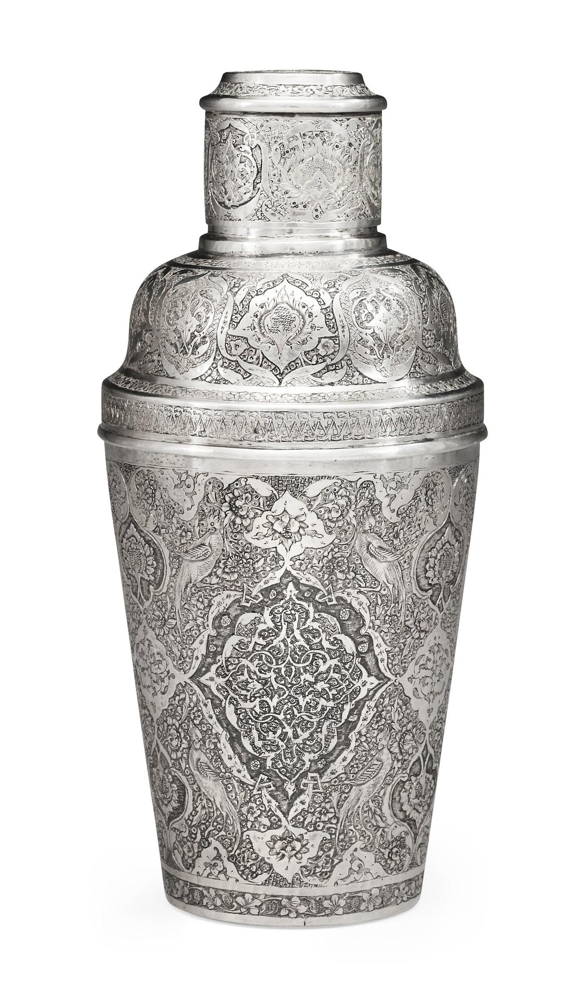 SHAKER, silver. Höjd 23,5 cm. Persien 1900-talets förra hälft.