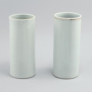 PENSELSTÄLL, 2 st, porslin, Kina, 1900-tal.