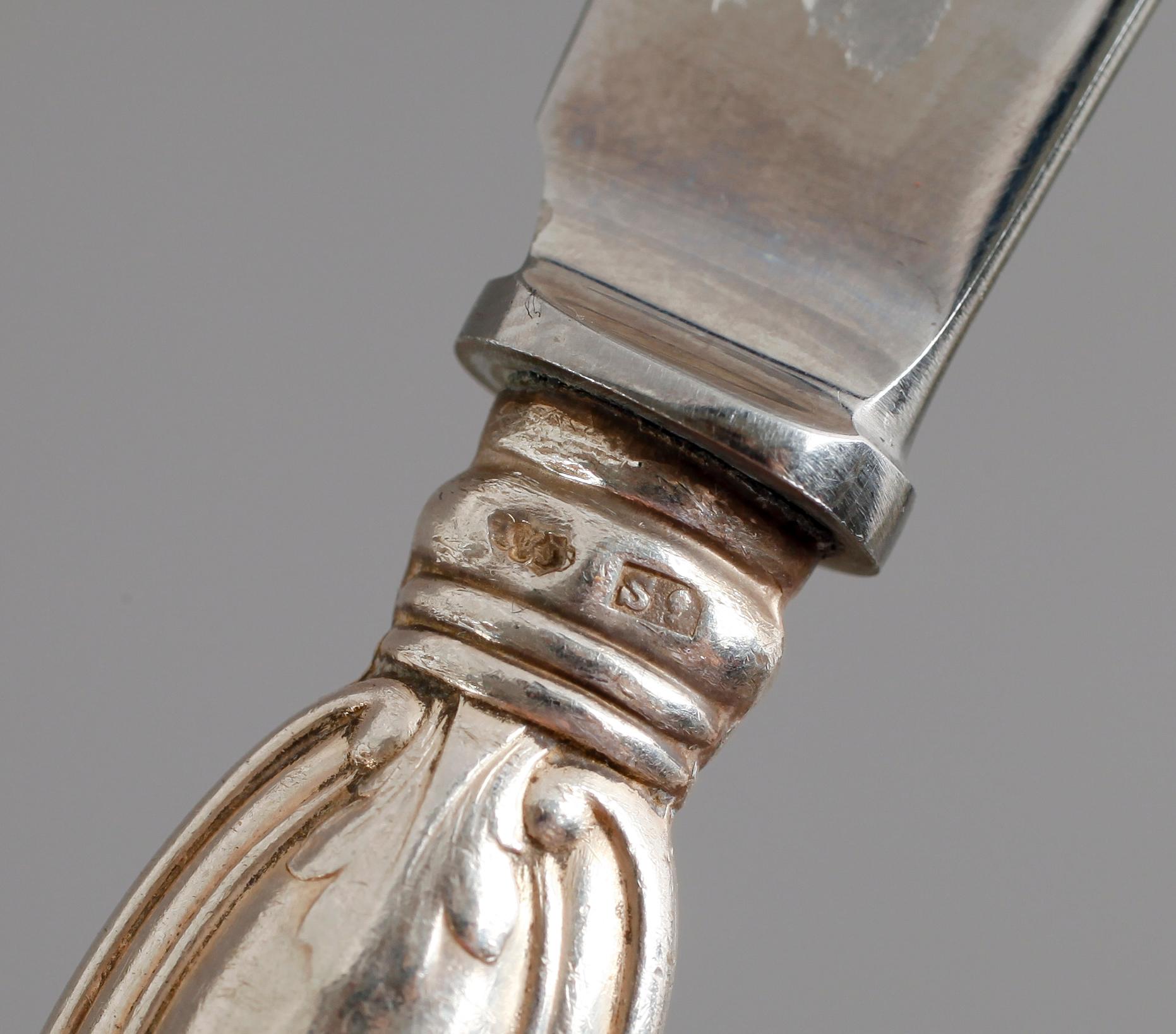 SMÖRGÅSKNIVAR, 15 st, silver, bla GAB, Stockholm, 1952. Total vikt med stålblad ca 620 gram.