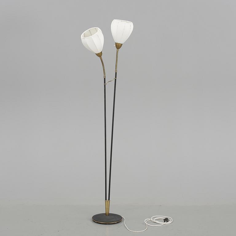 GOLVLAMPA, omkring 1900-talets mitt.