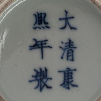 VAS, porslin, Kina,1800-tal, märkt Kang Xi.