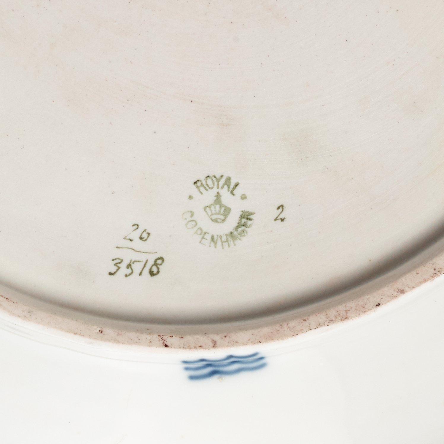 Fat, två stycken, porslin. Royal Copenhagen, "Flora Danica", Danmark, 1900-tal.