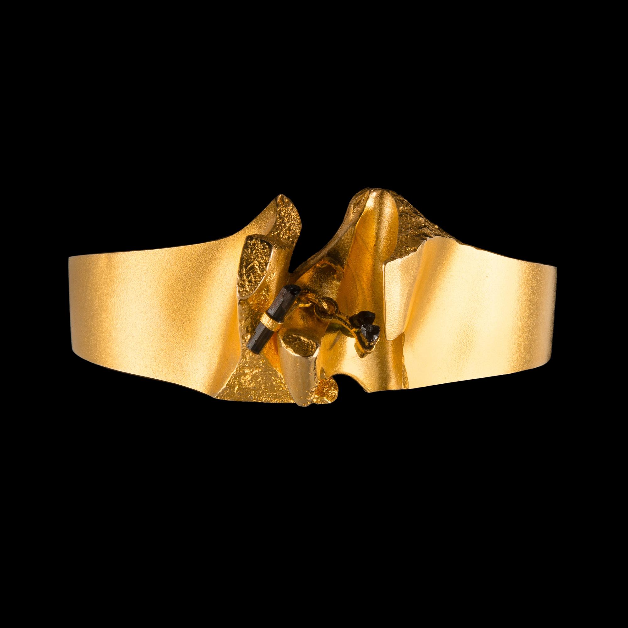 ARMRING, 18k guld med turmalin, "Ultima Thule", Lapponia exportstämplar. Vikt 44,6 g.