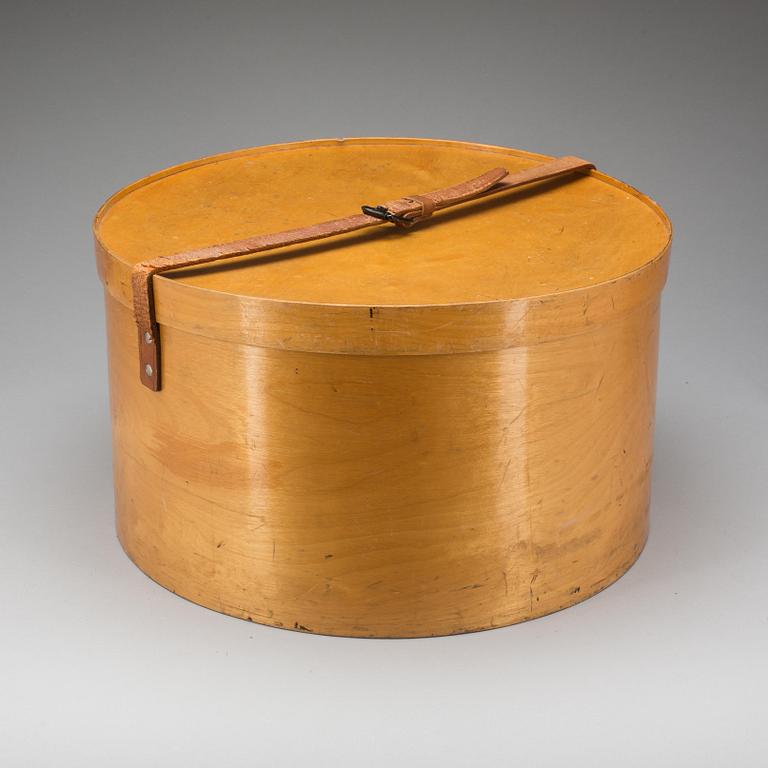 HATTASK I BJÖRK. "Grand Prix Paris 1900", Ryssland, bär datering 1900.