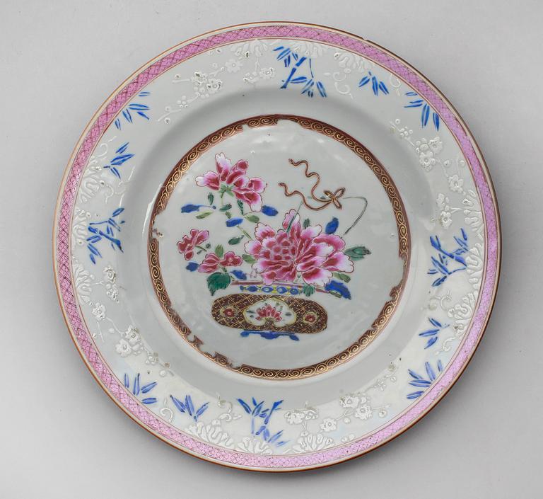TALLRIKAR, 1 par, porslin, Kina, Qianlong 1736-1795.