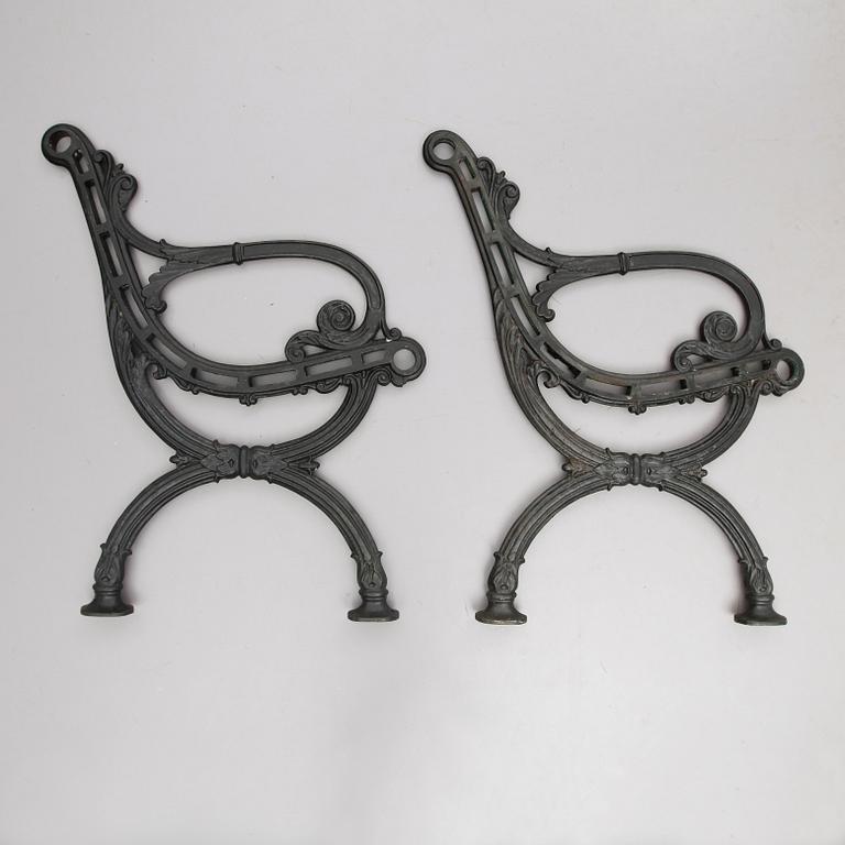 SOFFGAVLAR, 2 st, gjutjärn, möjligen Näfverqvarn, 1900-talets första hälft.