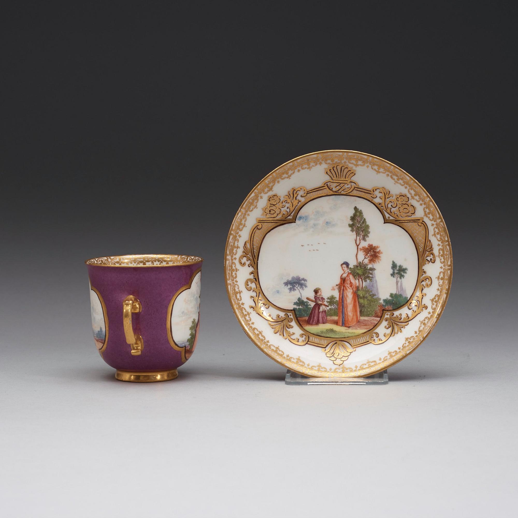 KOPP med FAT, porslin. Meissen, 1730-tal.