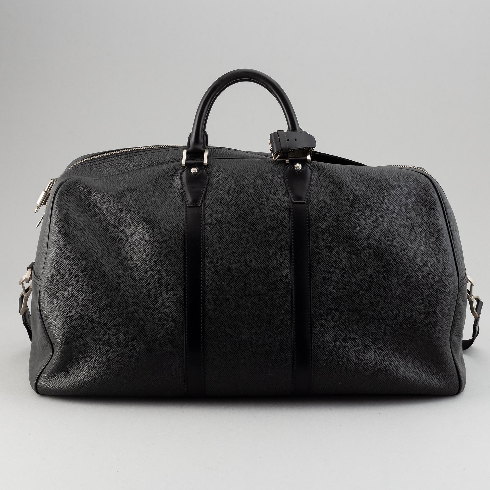 Louis Vuitton, a 'Taiga Kendall GM'.