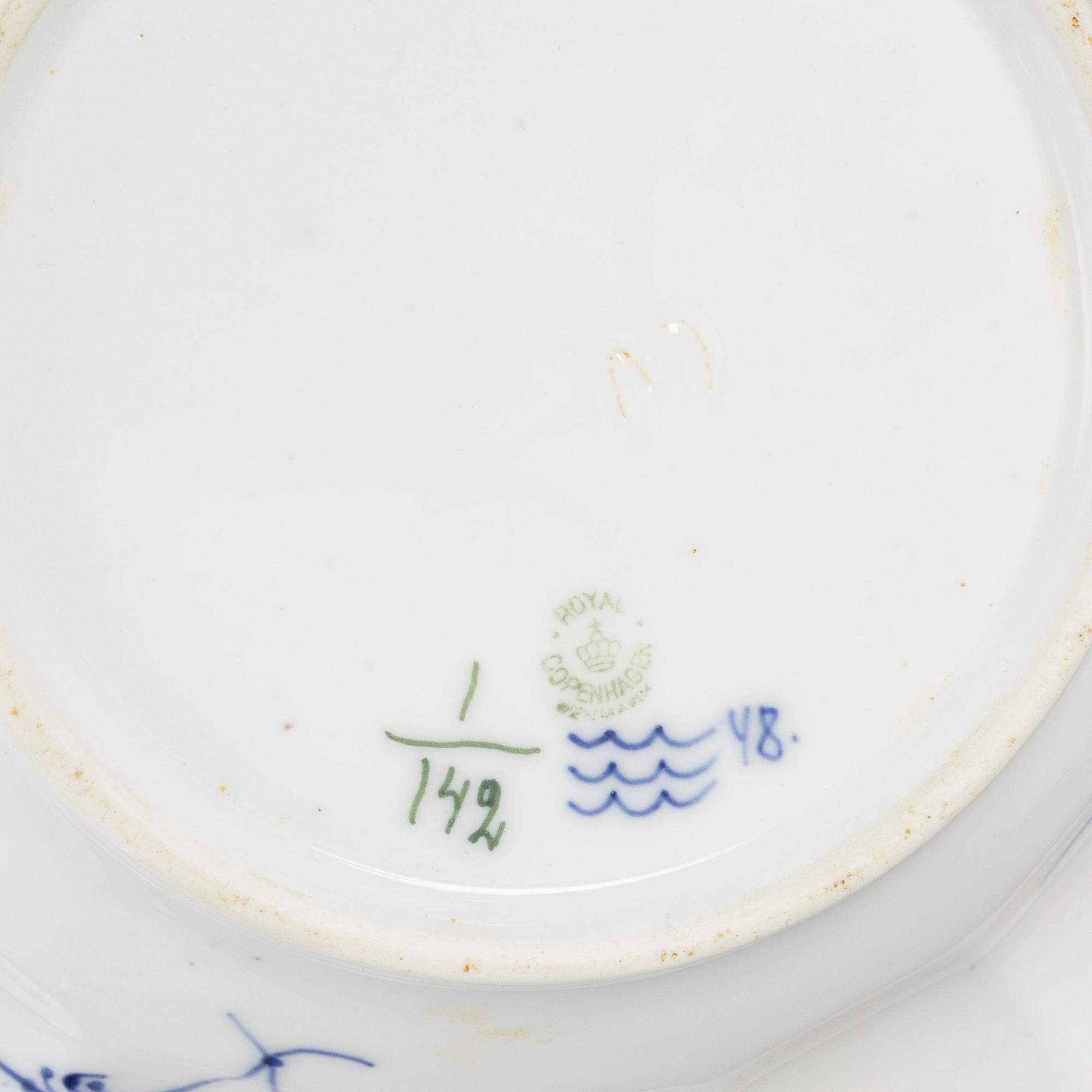 Service pieces, 9 pcs, porcelain, "Musselmalet", Royal Copenhagen, Denmark, partially 1898-1923.