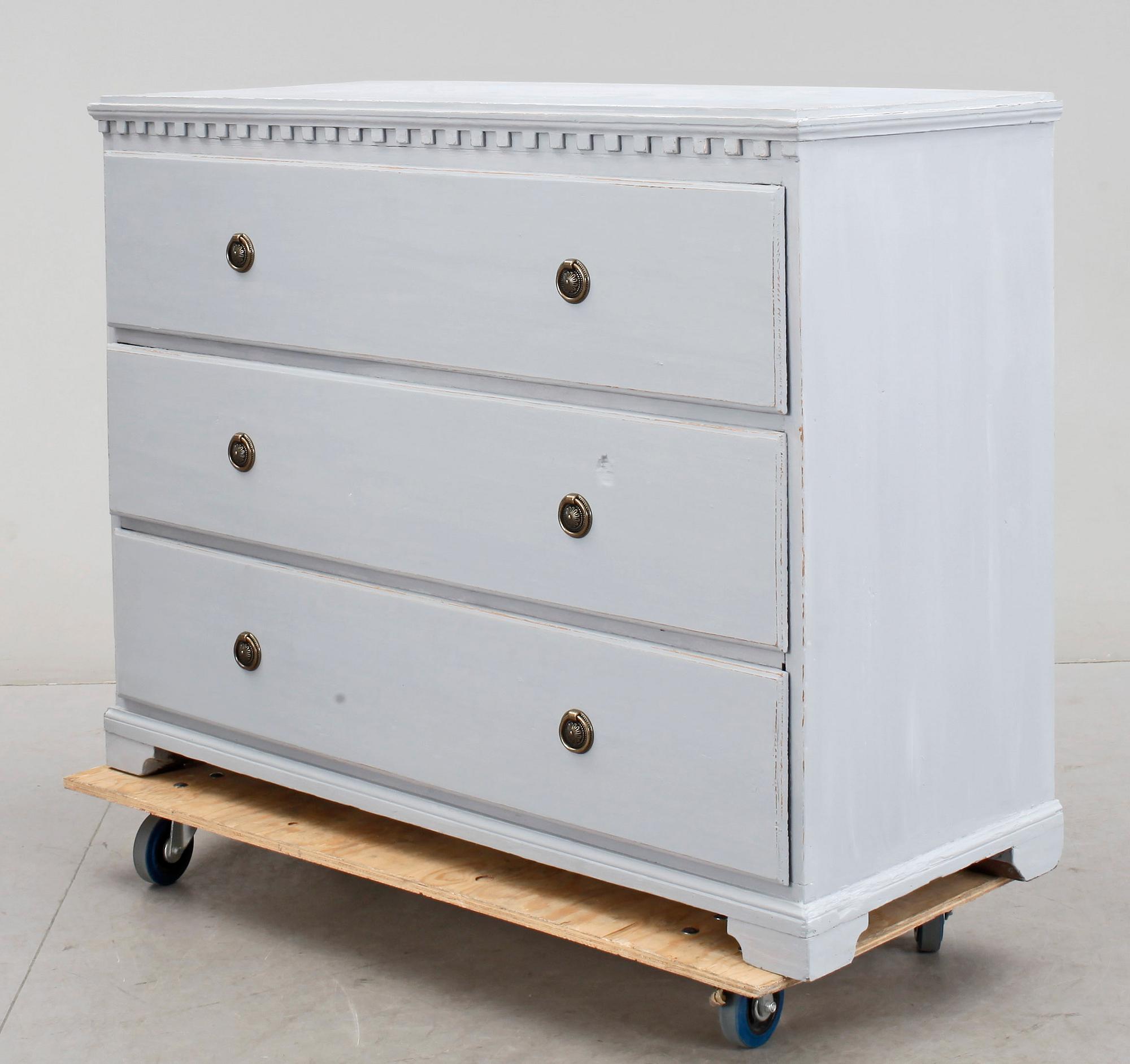 BYRÅ, gustaviansk stil, omkr 1900.