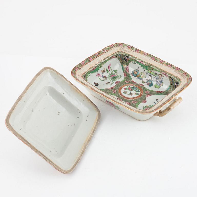 A Canton tureen with cover, 19th century.