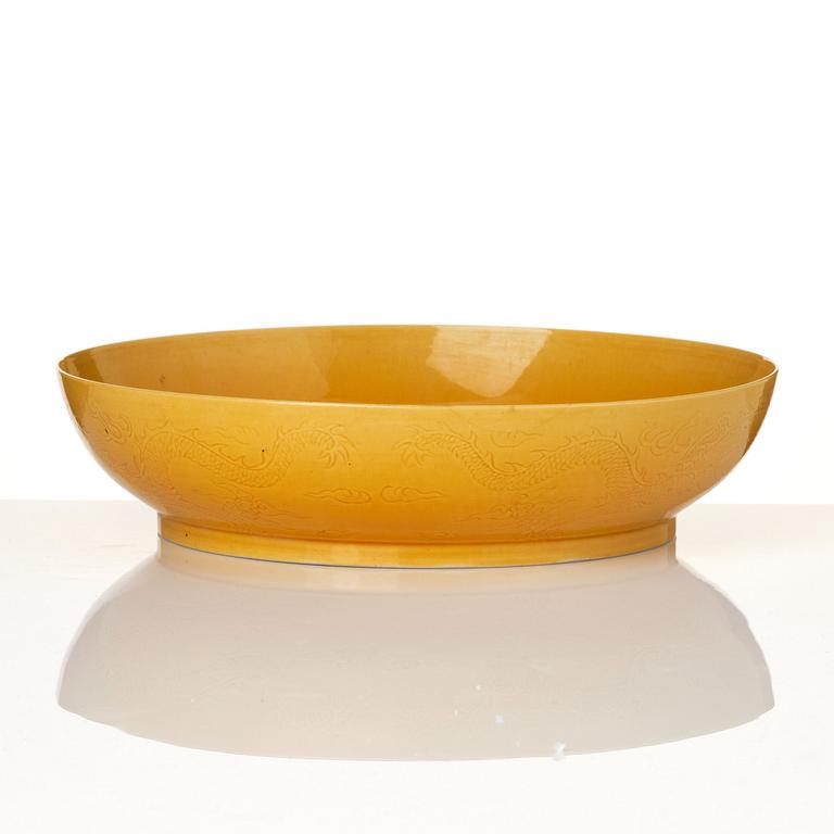 A yellow glazed five clawed dragon dish, Republic, 20th century.