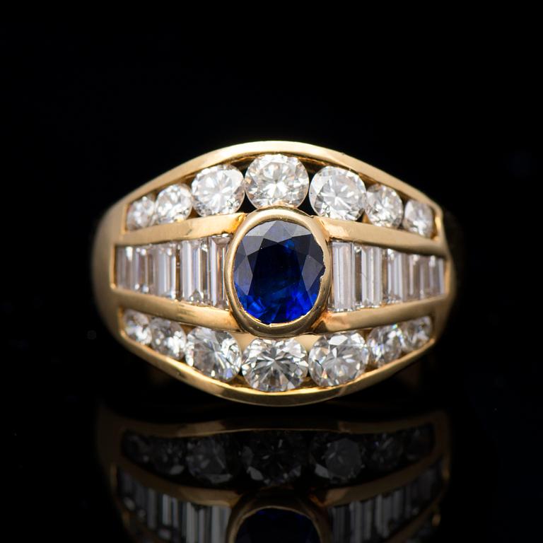 RING, fasettslipad safir, briljant-
 och baguetteslipade diamanter, 18K guld.