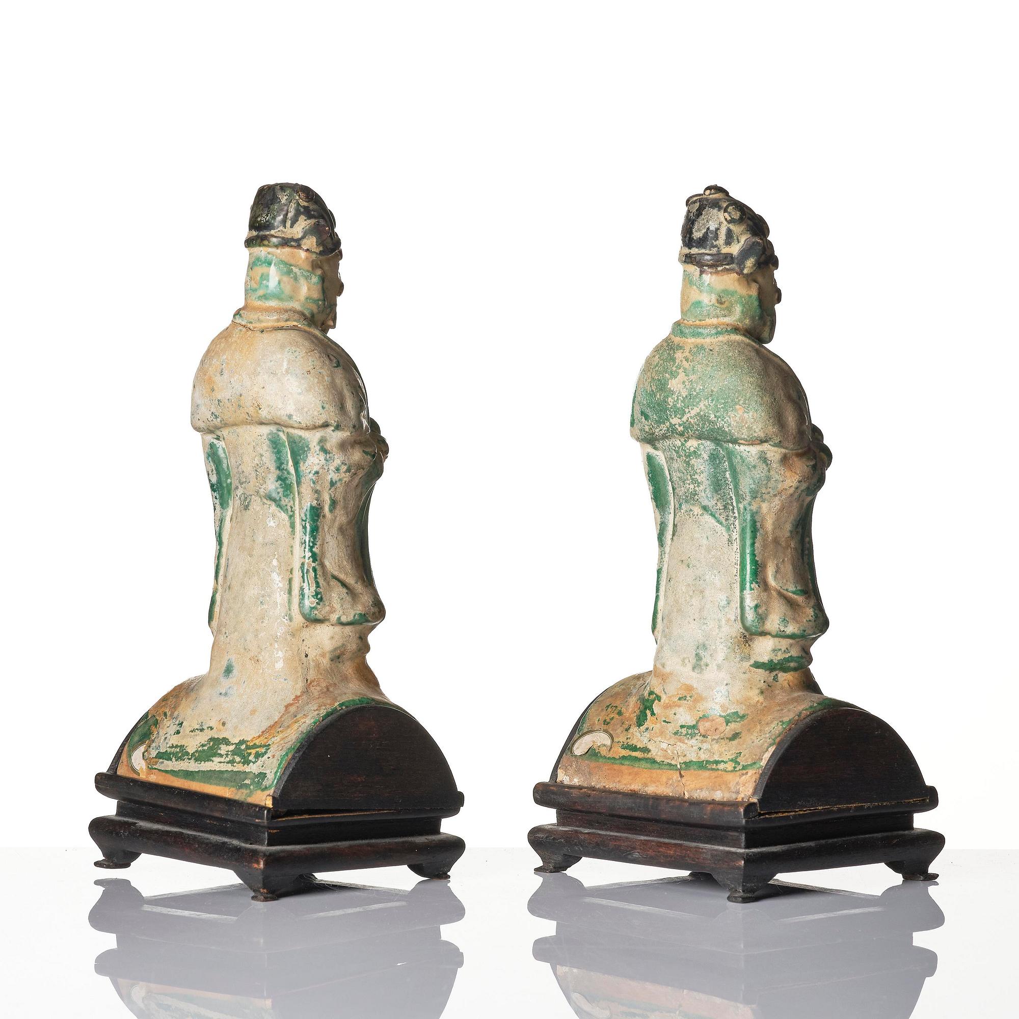 A pair of green and yellow glazed roof tiles figures, Ming dynasty (1368-1644).