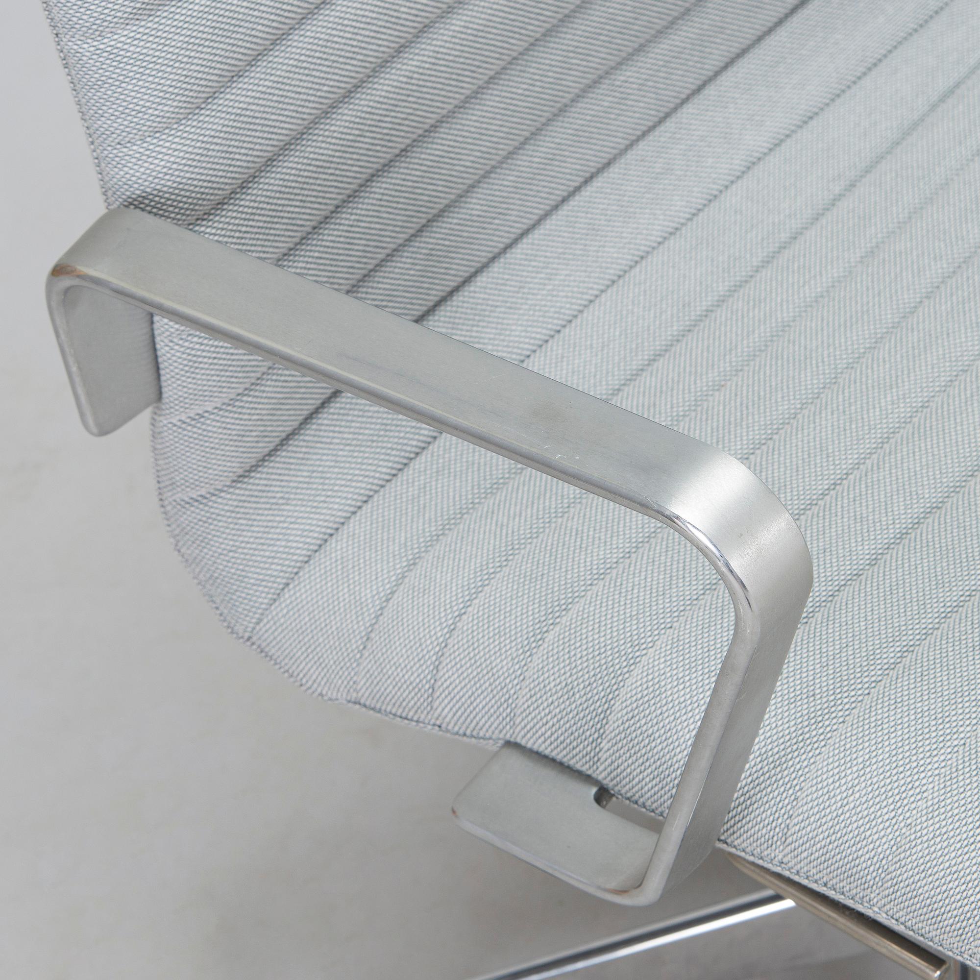 Arne Jacobsen, A 21st century "Oxford Premium" office chair for Fritz Hansen, Denmark.