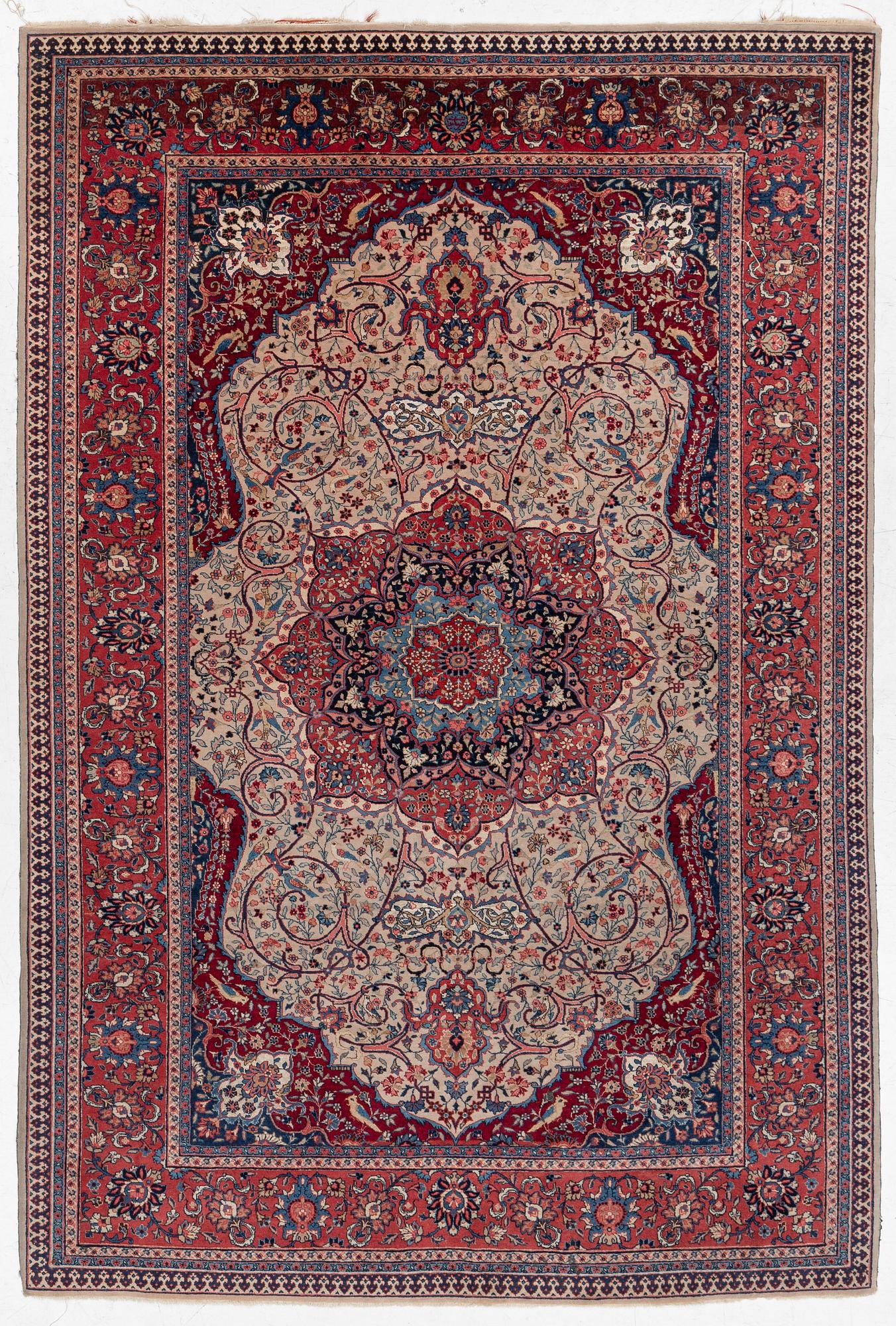 A semi-antique Sarouk carpet, a. 278 x 186 cm.
