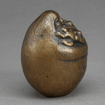 DAVID WRETLING, skulptur, patinerad mässing, "Moder Jord", signerad och daterad 1969.