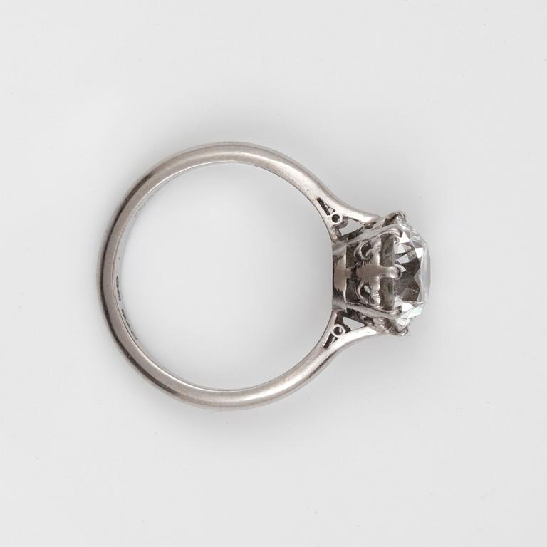 A Boodles 2.83 cts old-cut diamond ring. Quality circa H/SI1.