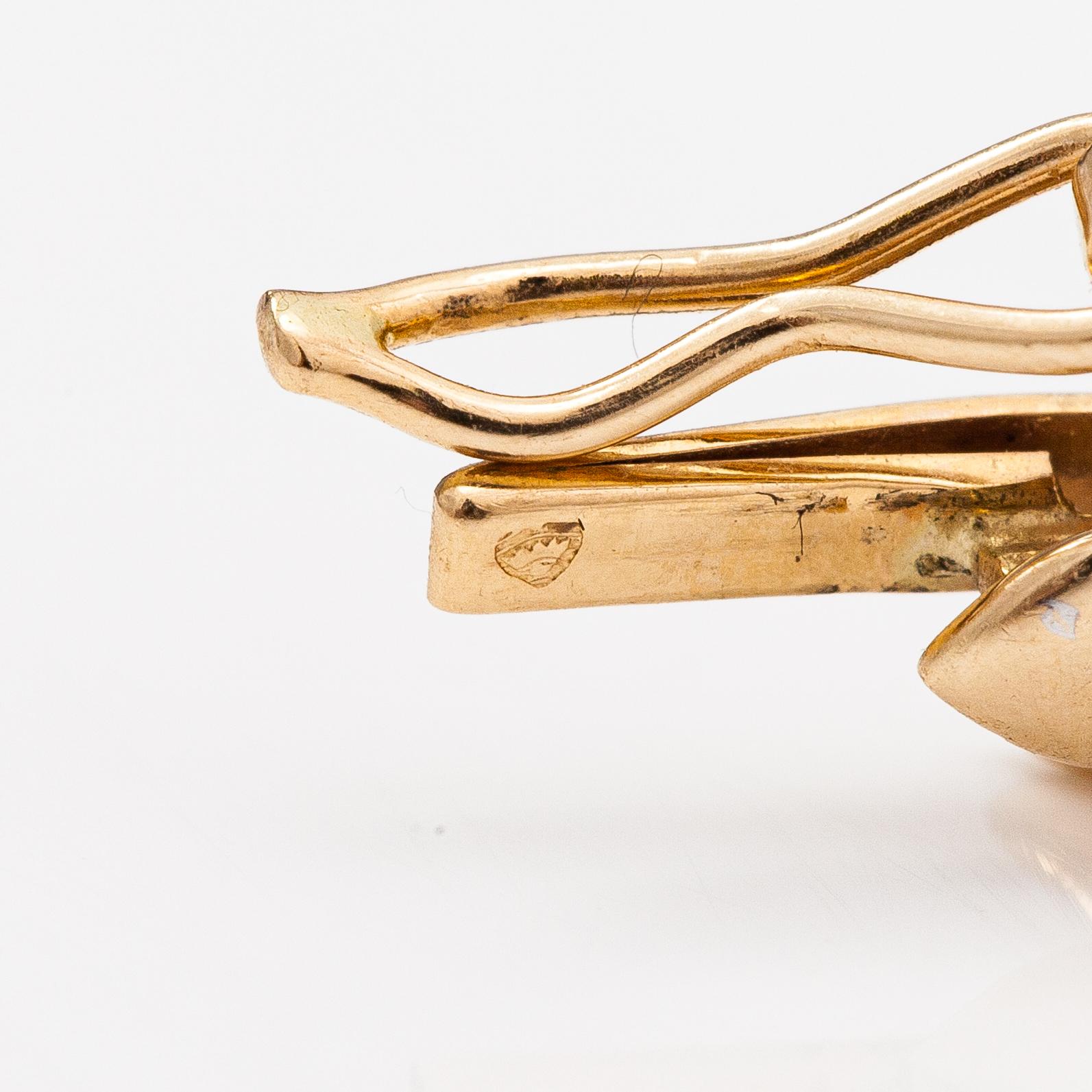 A 14K gold and diamonds ca. 0.16 ct in total.