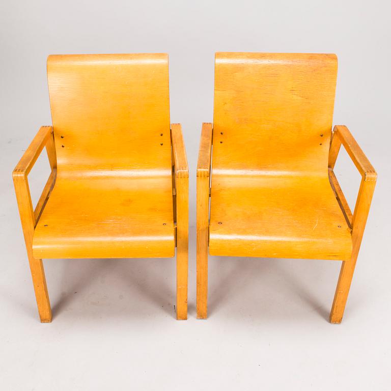 ALVAR AALTO, a pair of late 1940s '403' armchairs for O.Y. Huonekalu-ja Rakennustyötehdas A.B.