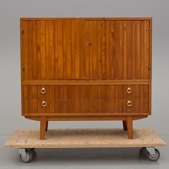 SKÅP / SIDEBOARD, furu, 1900-talets mitt.