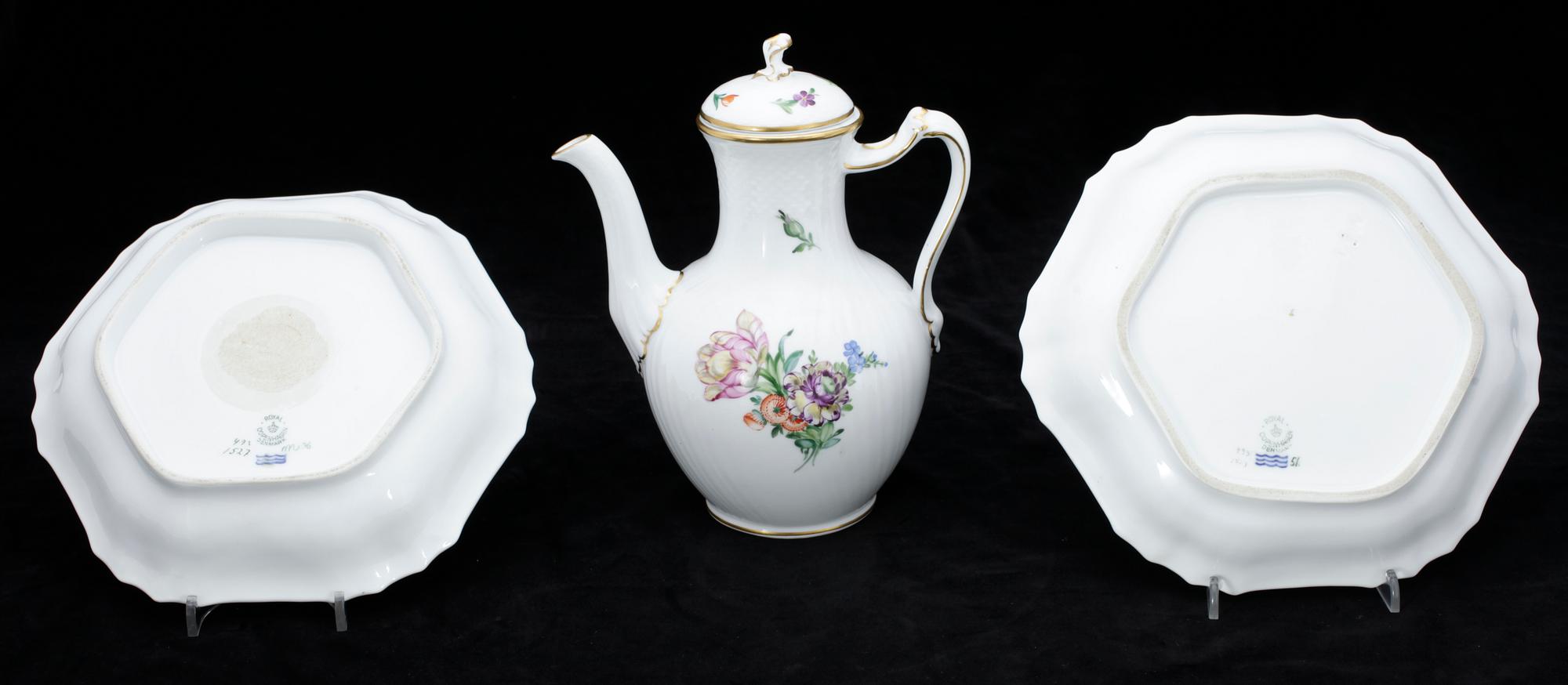 SERVISDELAR, 3 delar "Sachsisk blomst", Royal Copenhagen, 1900-talets mitt.