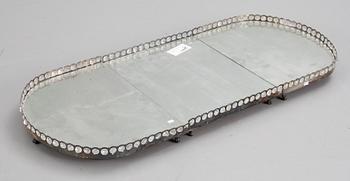 BORDSPLATEAU, 3 delar. Sengustaviansk stil. Tidigt 1900-tal.