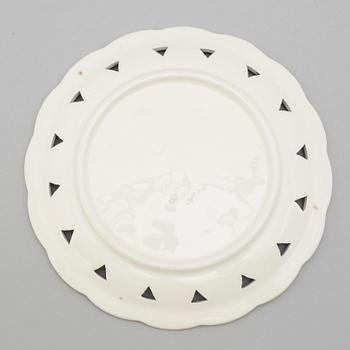 A 7 pcs porcelain service by Villeroy & Bosch, second half of the 19th century.