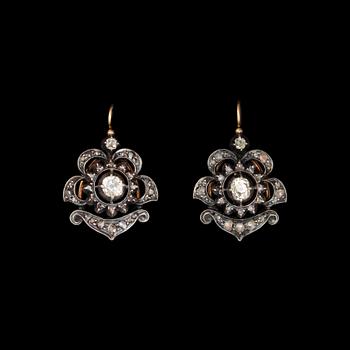 EARRINGS. СЕРЬГИ, ПАРА. Золото 56 пр., бриллианты. Вес ок. 8,5 гр.