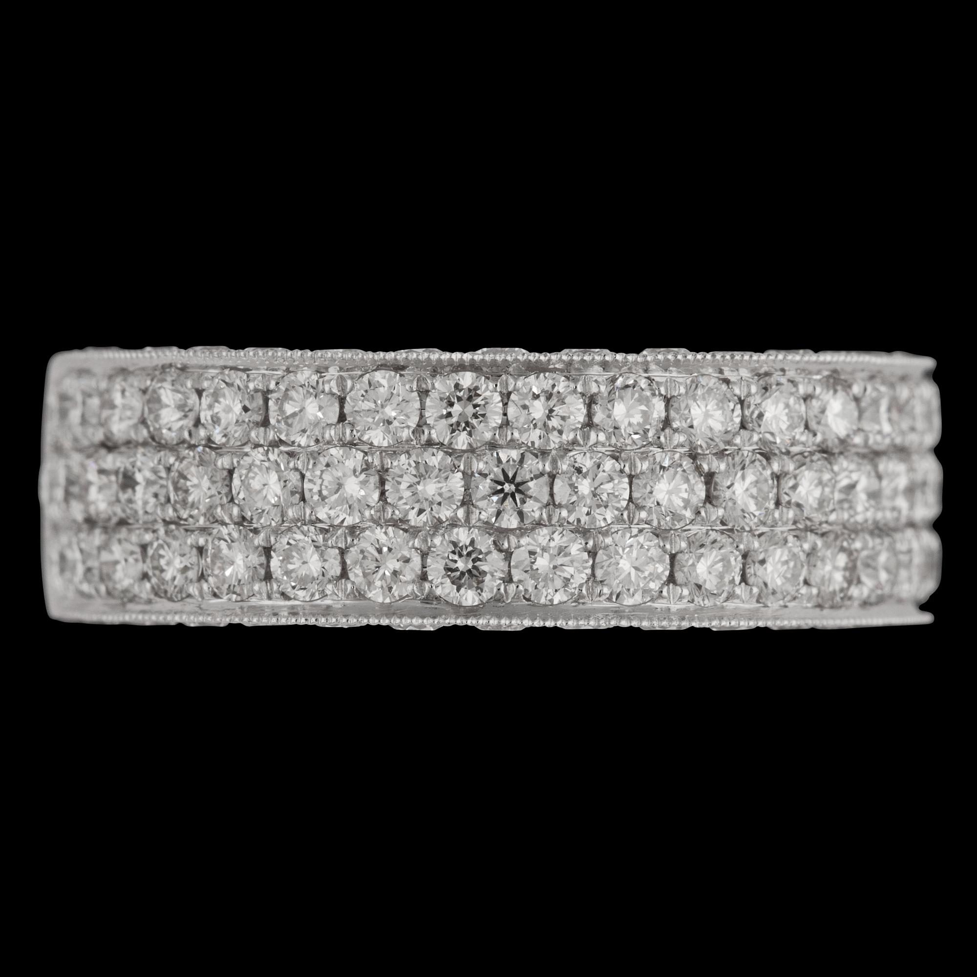 RING, 84 briljantslipade diamanter, tot. 1.83 ct.