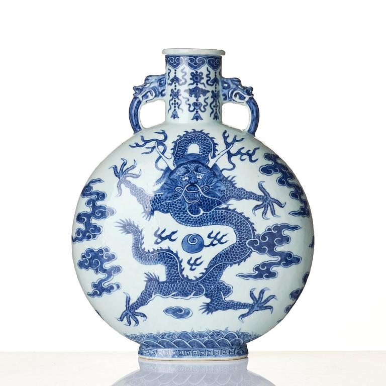 A blue and white 'dragon' moon flask, bianhu, Qing dynasty, 19th century.