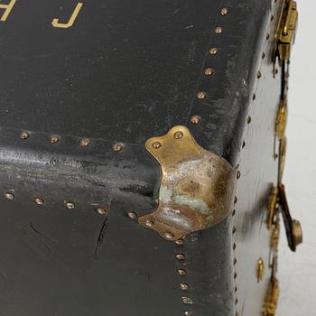 A trunk, first half of the 20th century.