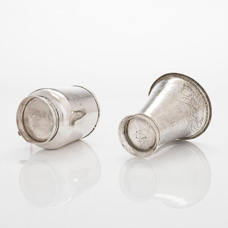 Bägare, 2 st, silver, Daniel Lundström, Stockholm 1765 och  ET, Ekenäs, Finland 1883.