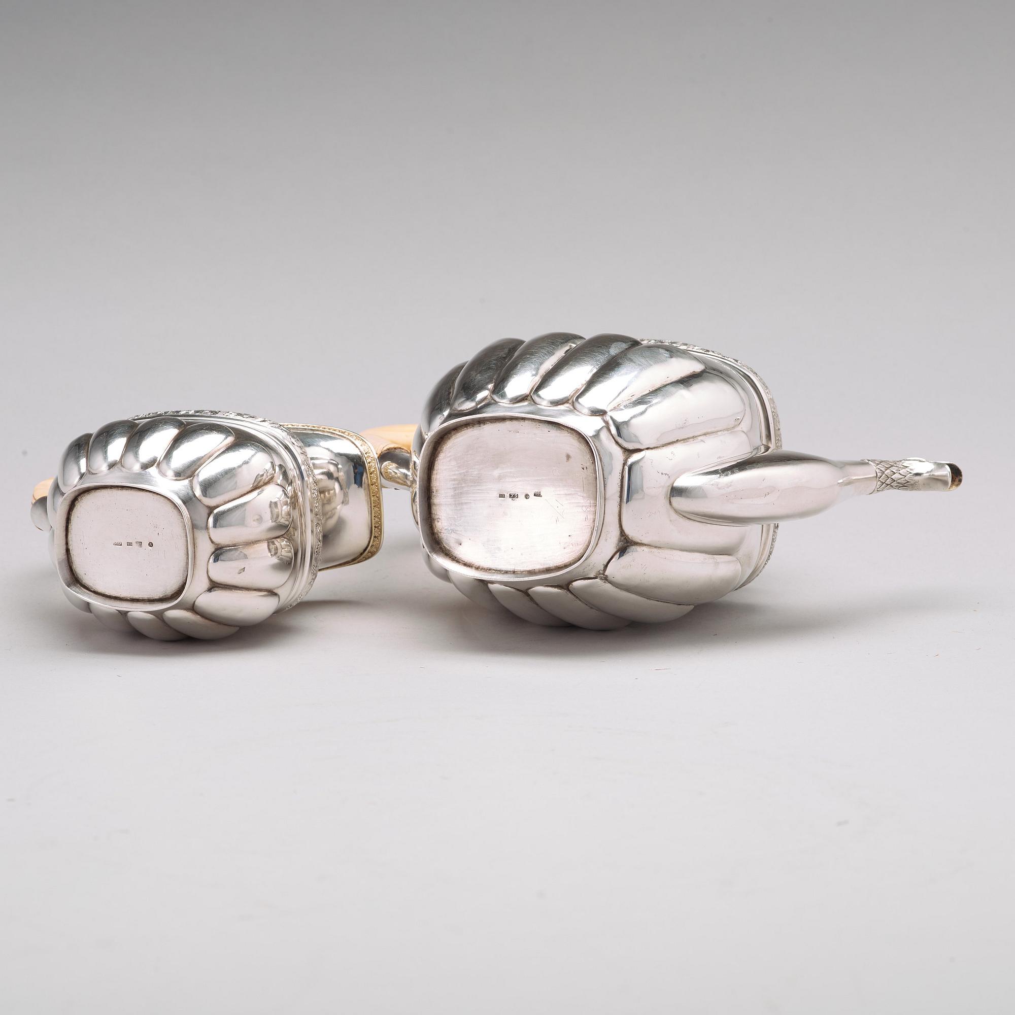 Gustav Lindgren, kaffekanna och gräddkanna, silver, S:t Petersburg 1827.