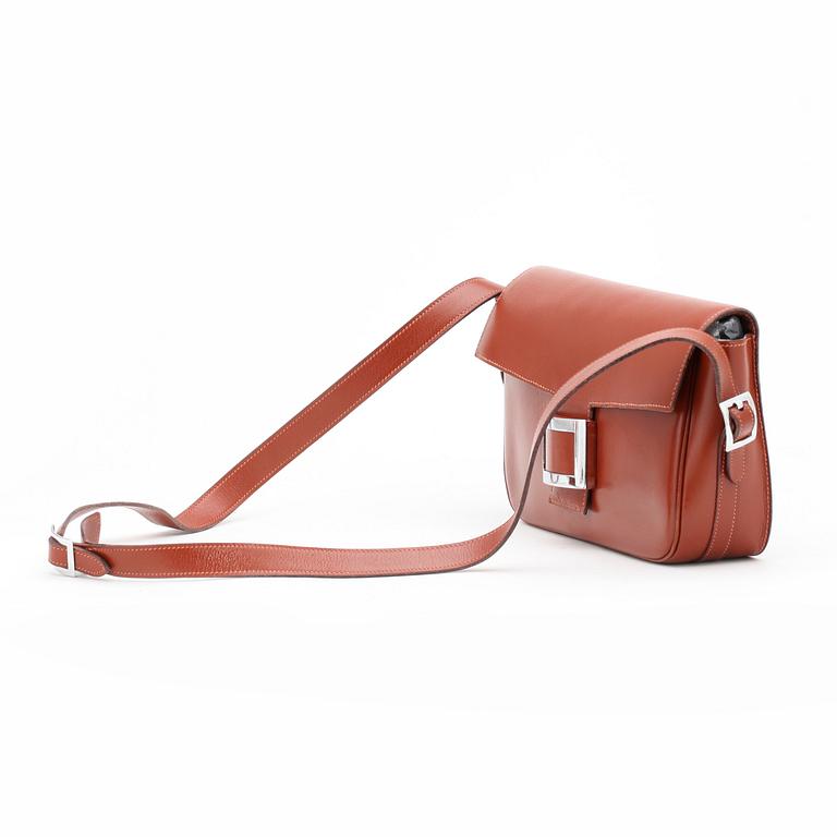 HERMÉS, a brown leather shoulder bag.