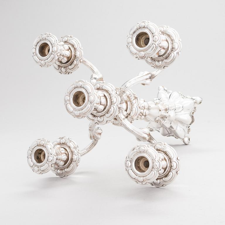 Kynttelikkö, hopeaa, Kultakeskus, Hämeenlinna 1987-88.