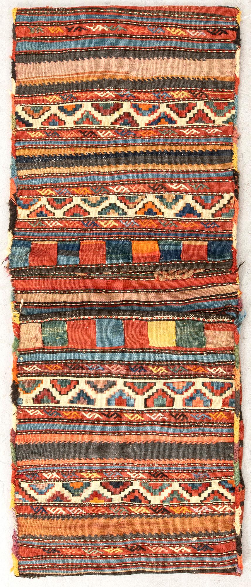 Sadelväska semiantik Azerbadjan, slätväv, ca 135 x 52 cm.