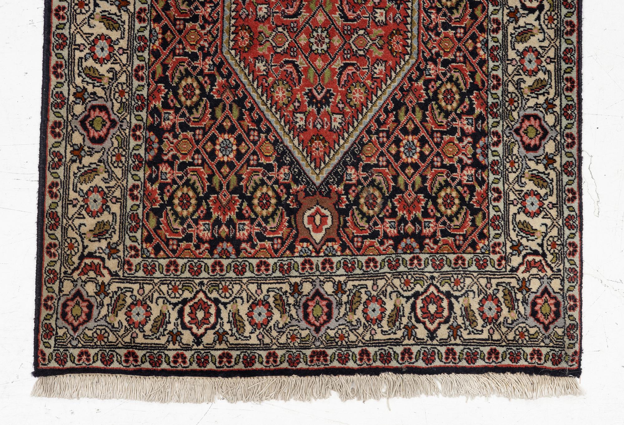 A Bidjar runner, a. 296 x 82 cm.