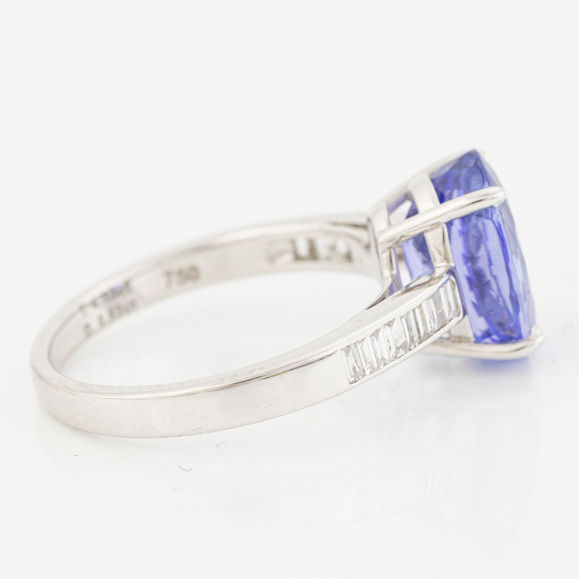 Ring in 18K white gold with tanzanite and baguette-cut diamonds.