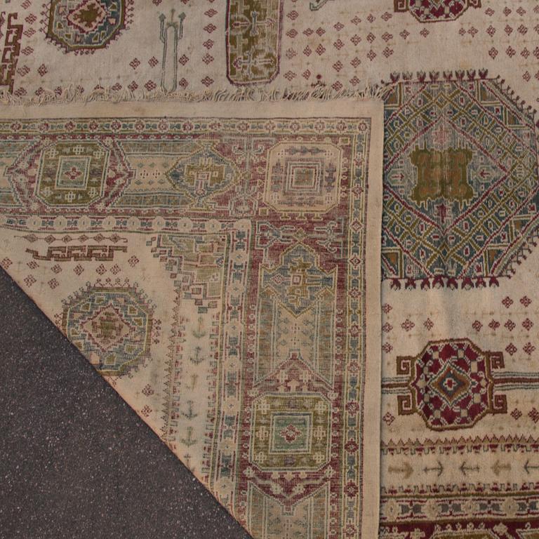 MATTA, semiantik. Ca 363 x 292 cm.