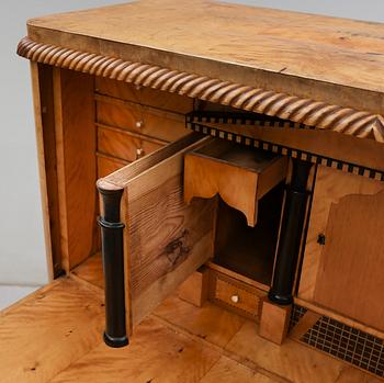 CHIFFONJÉ, 1800-talets mitt.