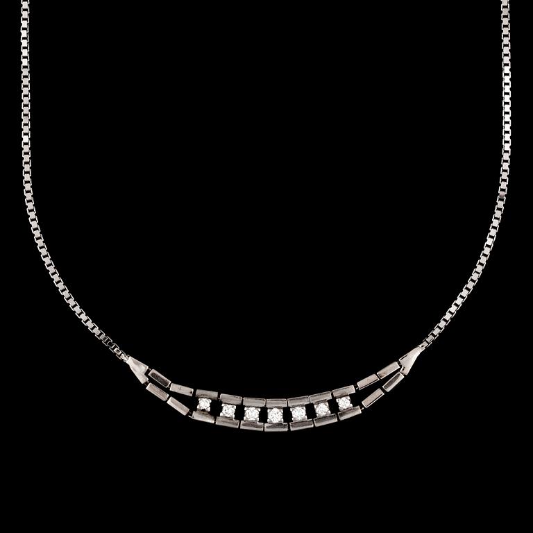 A diamond, circa 0.40 ct in total, necklace.
