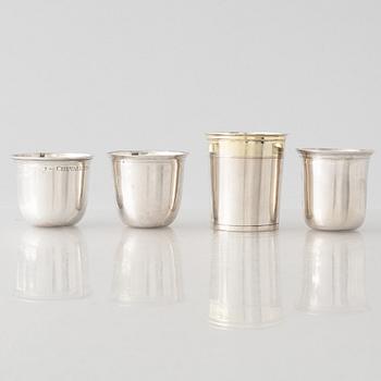 Fyra små silver bägare, 1800-tal, tre från Frankrike och en möjligen Tyskland (Darmstadt).